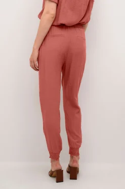 CRIrina Bukser