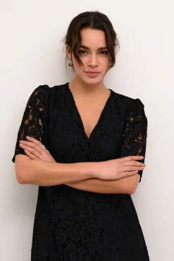KAnomi Kjole