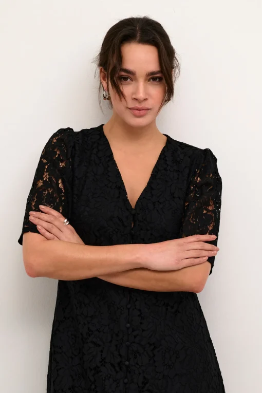 KAnomi Kjole