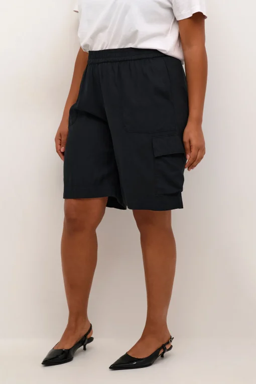 KCmille Shorts