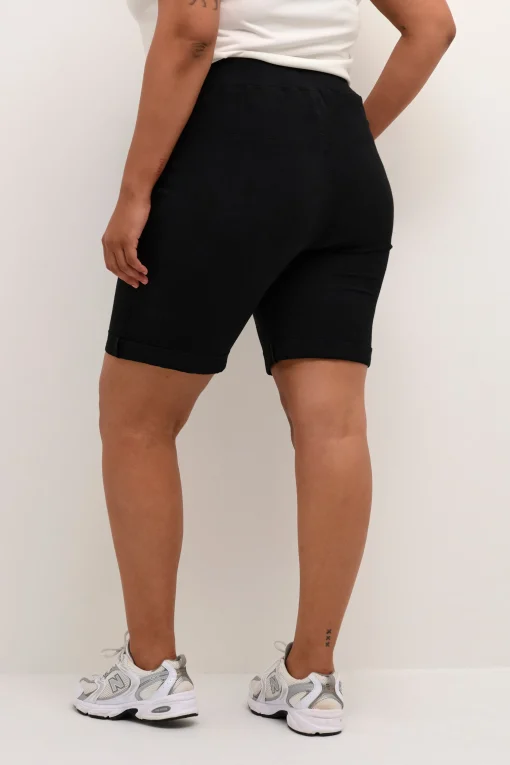 KCnana Shorts
