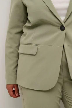 KCsakira Blazer