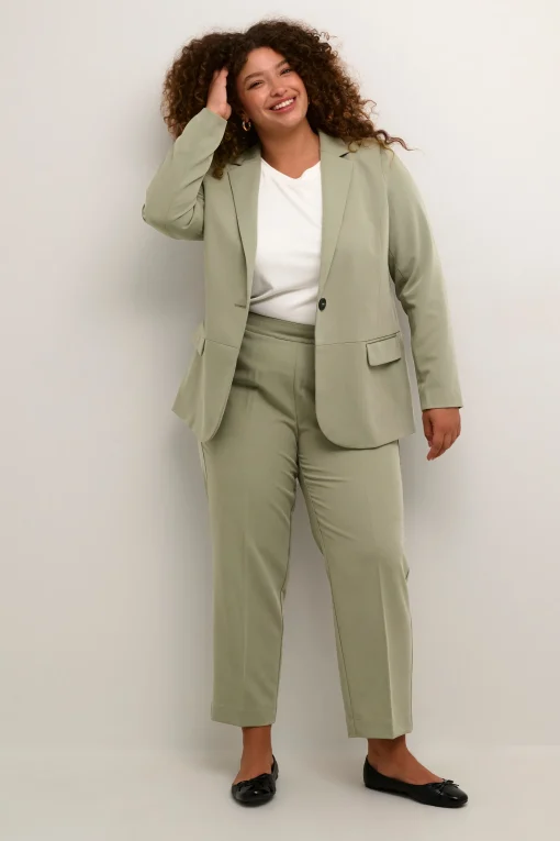 KCsakira Blazer