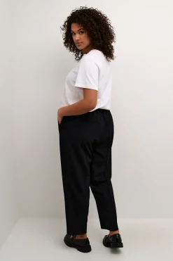KCsakira Bukser