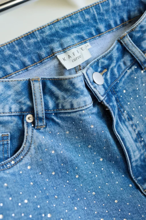 KCthura Jeans
