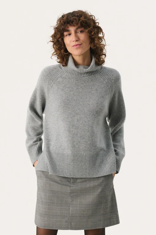 LeightonPW Pullover