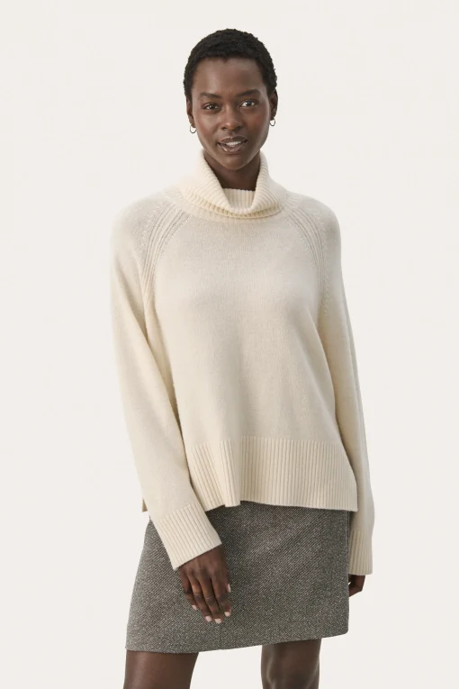 LeightonPW Pullover
