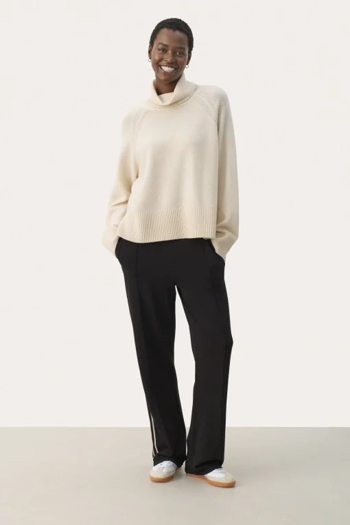 LeightonPW Pullover