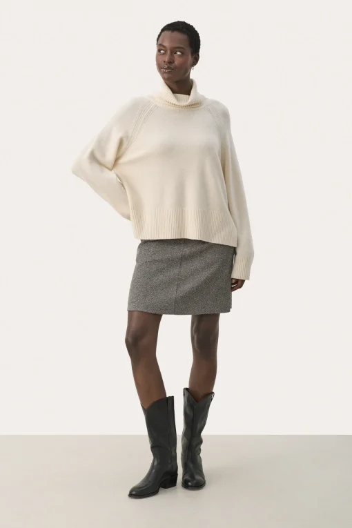 LeightonPW Pullover