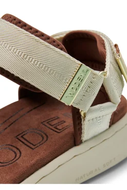 Line Sandaler