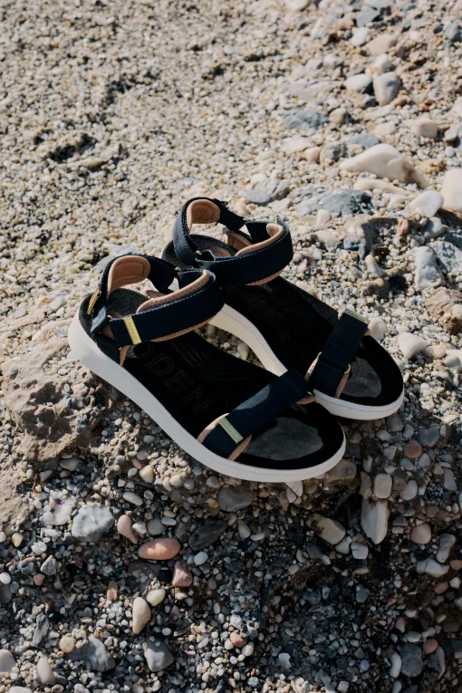 Line Sandaler