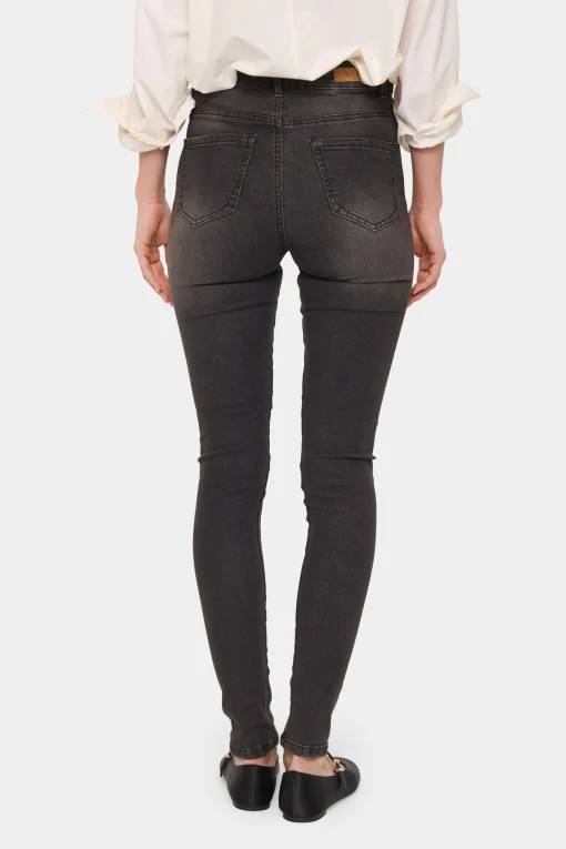 T5757, Jeans